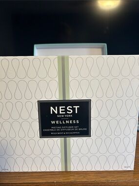 NEST Fragrances Wellness Misting Diffuser Set - White & Light Green